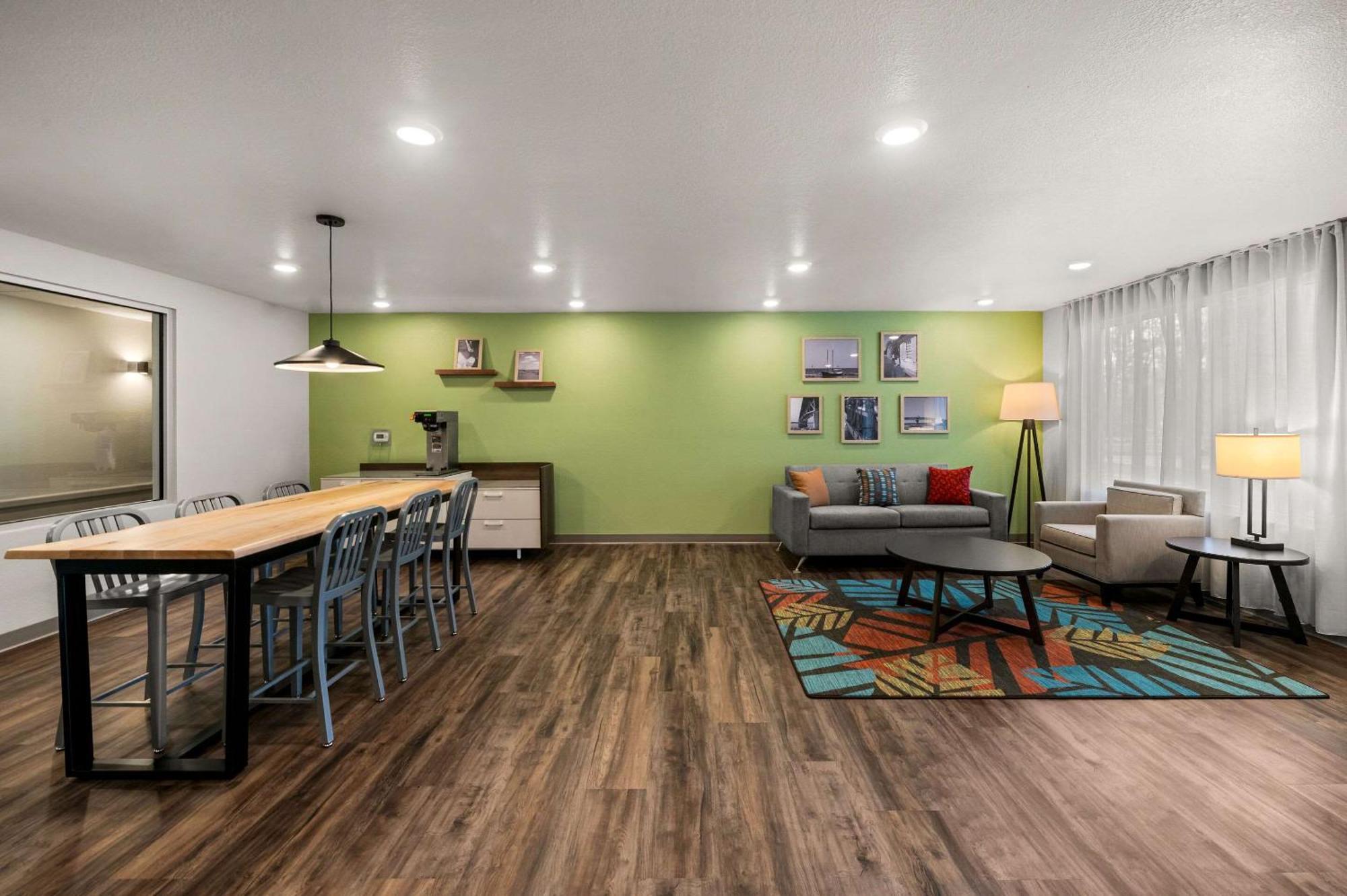 Woodspring Yorktown Hotel Newport News